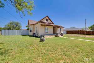 606 E 17th St (3)