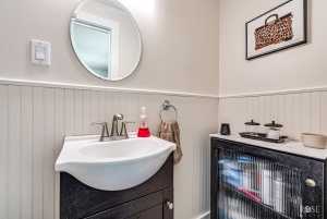 10 N Jefferson St (24)