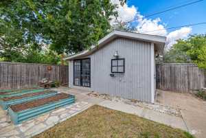 10 N Jefferson St (38)