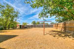 1106 Country Club Dr (20)