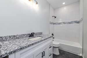 715 W 18th St (22)