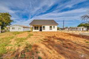 715 W 18th St (28)