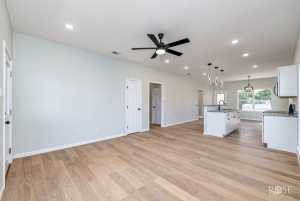 715 W 18th St (9)