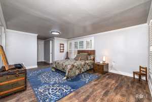 423 S Washington Dr (17)