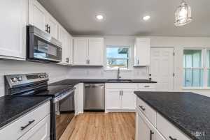 1608 N Oakes St (12)