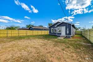 306 E 38th St (20)