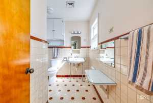 608 E Parkway St (18)