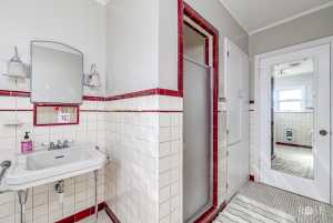 608 E Parkway St (21)