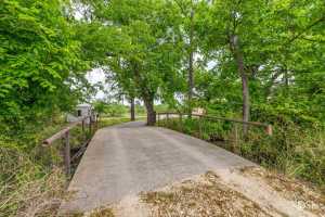 18485 S Hwy 277 (33)