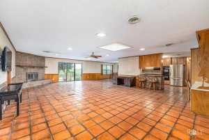 1000 Lakeside Dr (14)