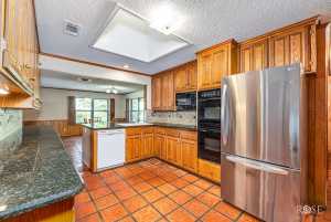 1000 Lakeside Dr (19)