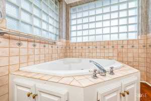 1000 Lakeside Dr (28)
