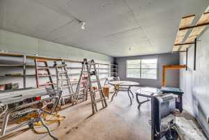1000 Lakeside Dr (52)