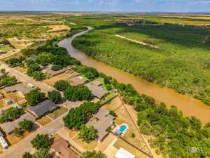 1000 Lakeside Dr (70)