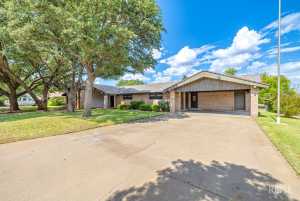 1000 Lakeside Dr (3)