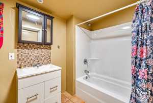 216 N Madison St (33)