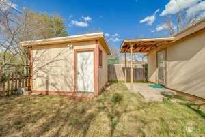 200 E 28th St (27)