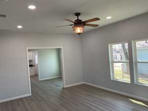 709 E Harris Ave (5)