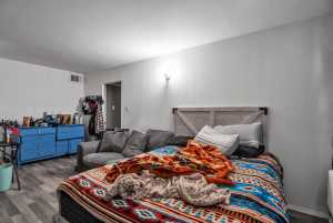 1917 Chapman St (14)