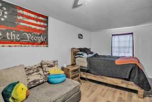 1917 Chapman St (23)