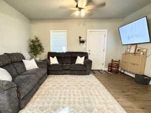 411 N Bishop St (5)