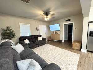 411 N Bishop St (7)
