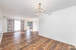 1003 N Plaza (11)