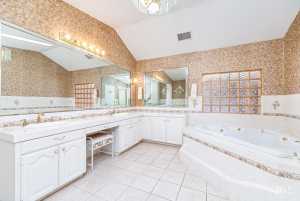 1003 N Plaza (21)