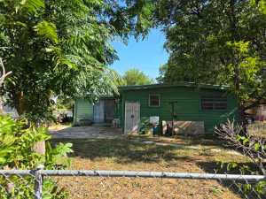 121 W Highland Blvd (23)