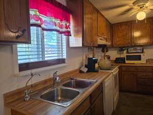 121 W Highland Blvd (8)