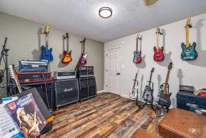 705 Fay St (19)